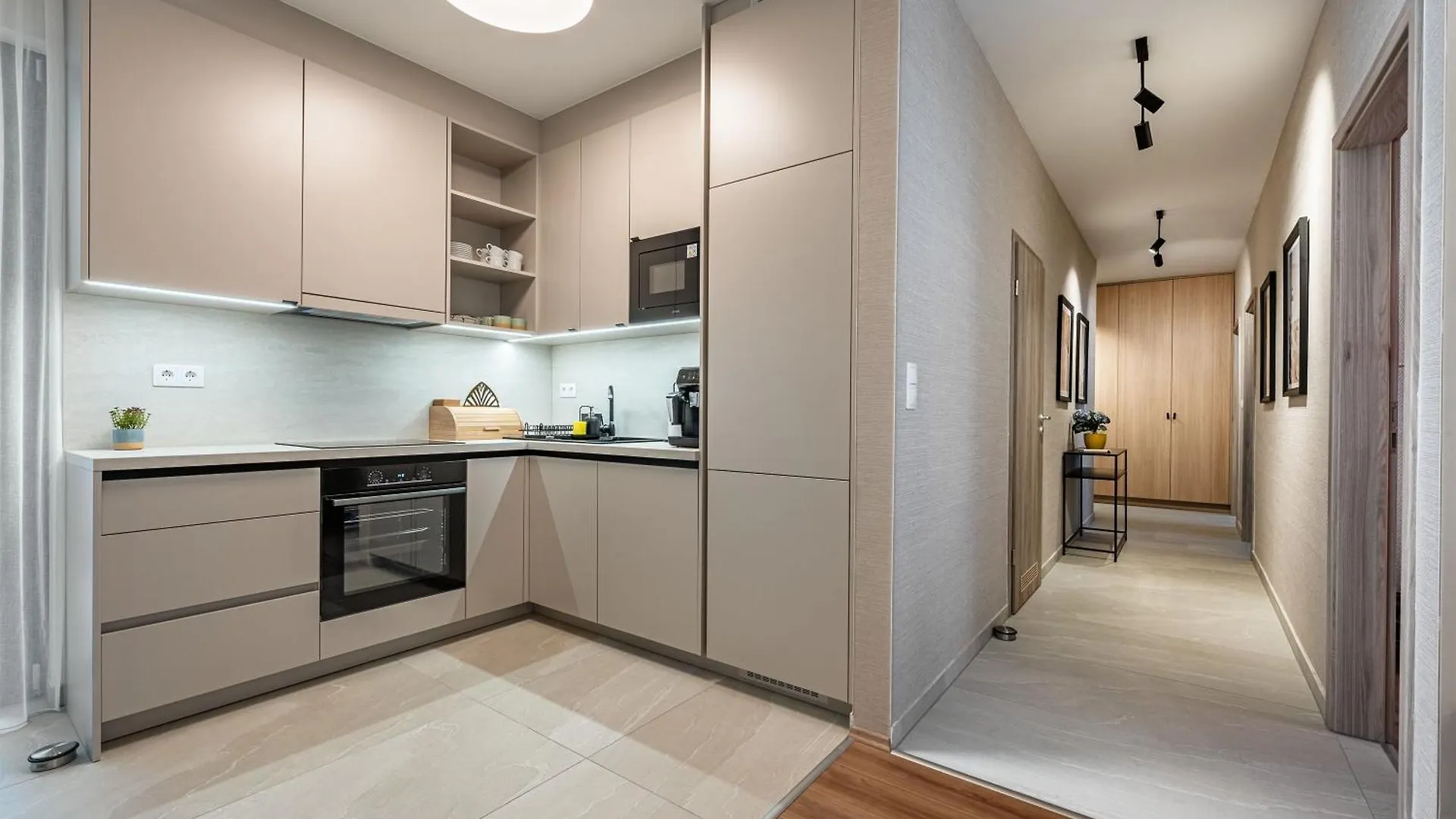 3 Bedroom Condo W Garage And Balcony Budapest Ungheria