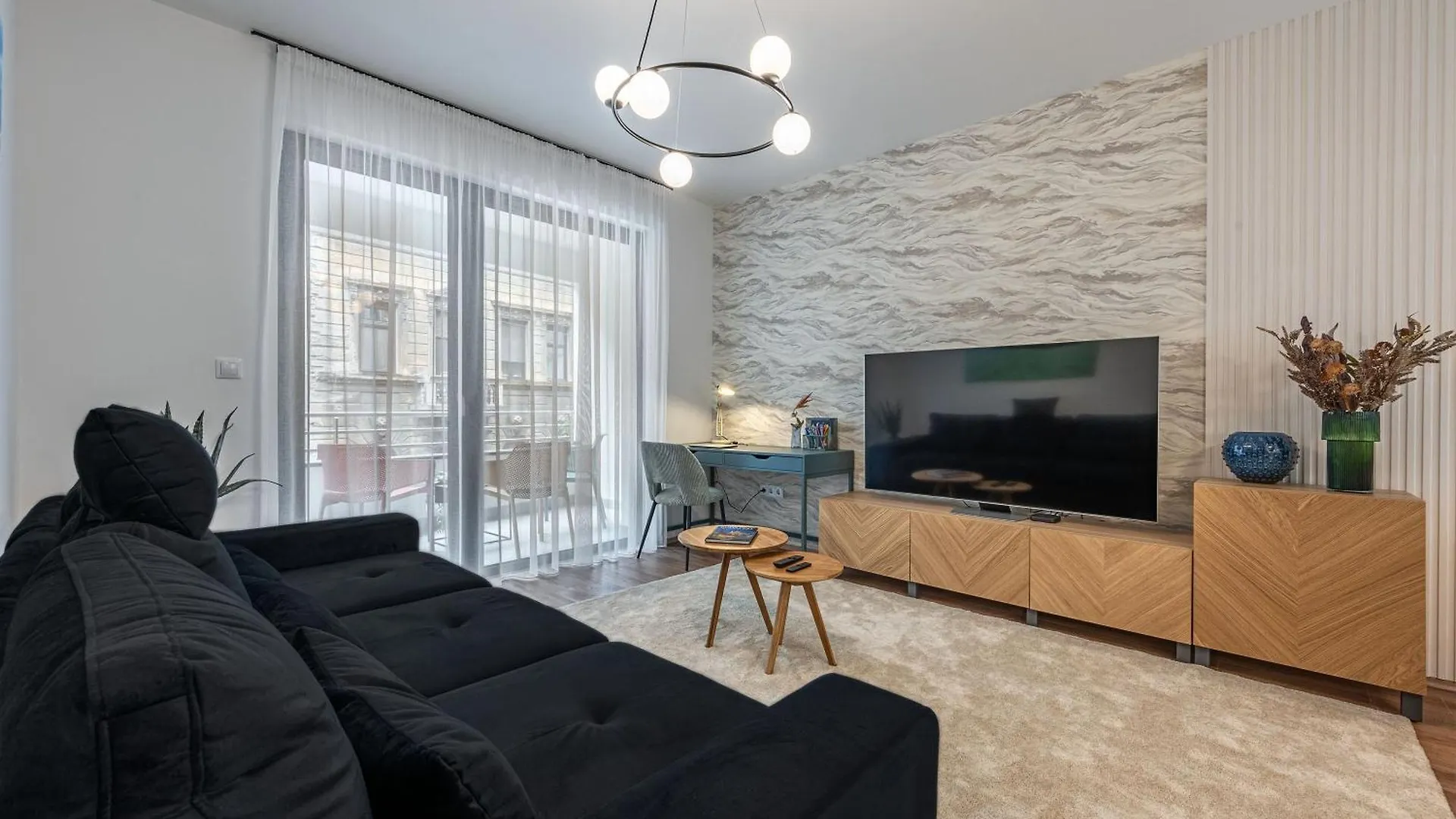 3 Bedroom Condo W Garage And Balcony Budapest Appartamento