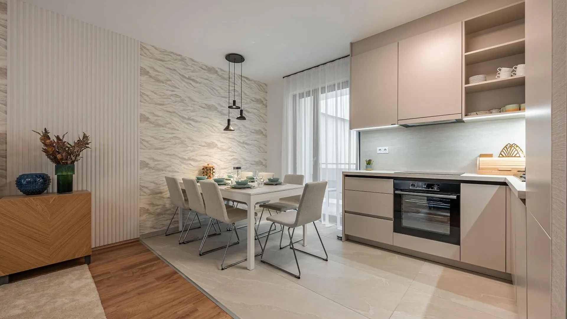 3 Bedroom Condo W Garage And Balcony Budapest