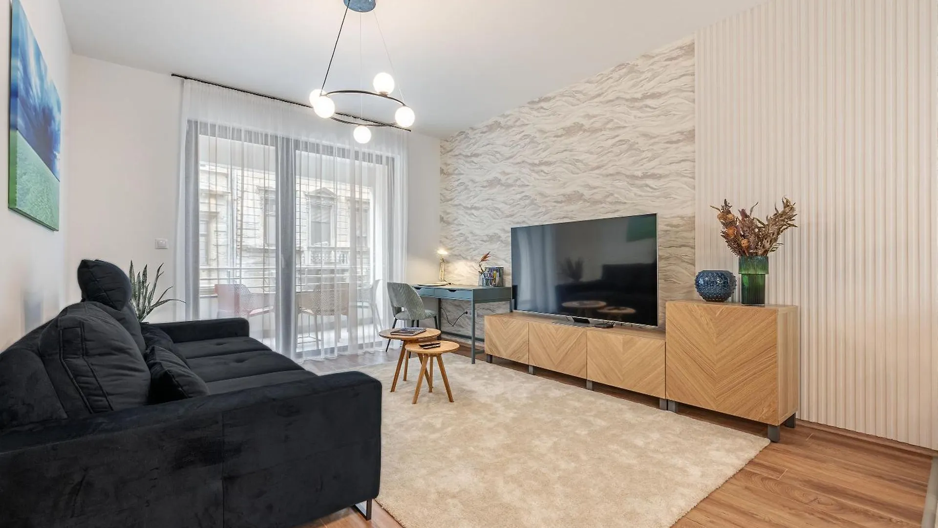 3 Bedroom Condo W Garage And Balcony Budapest