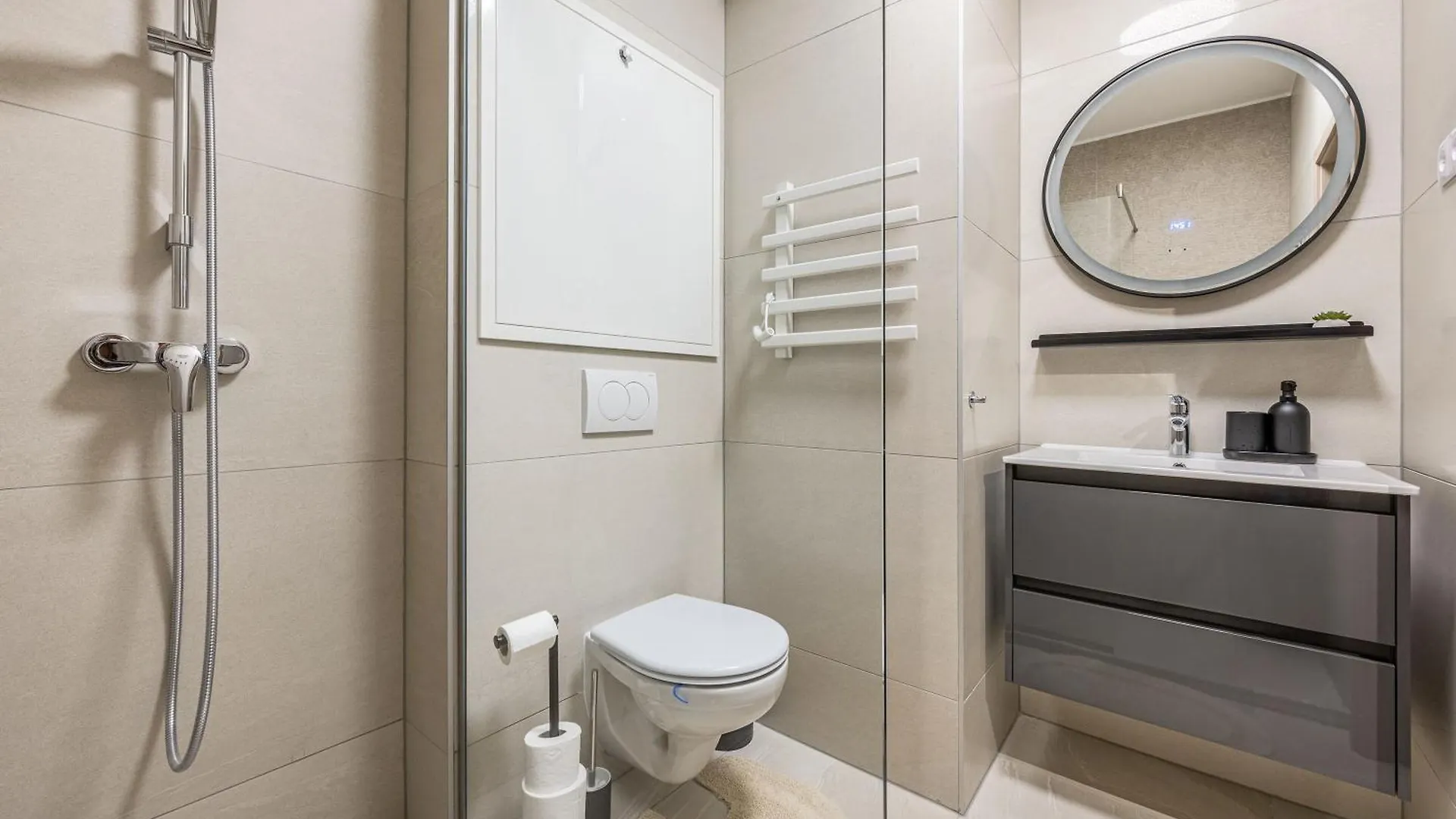 3 Bedroom Condo W Garage And Balcony Budapest