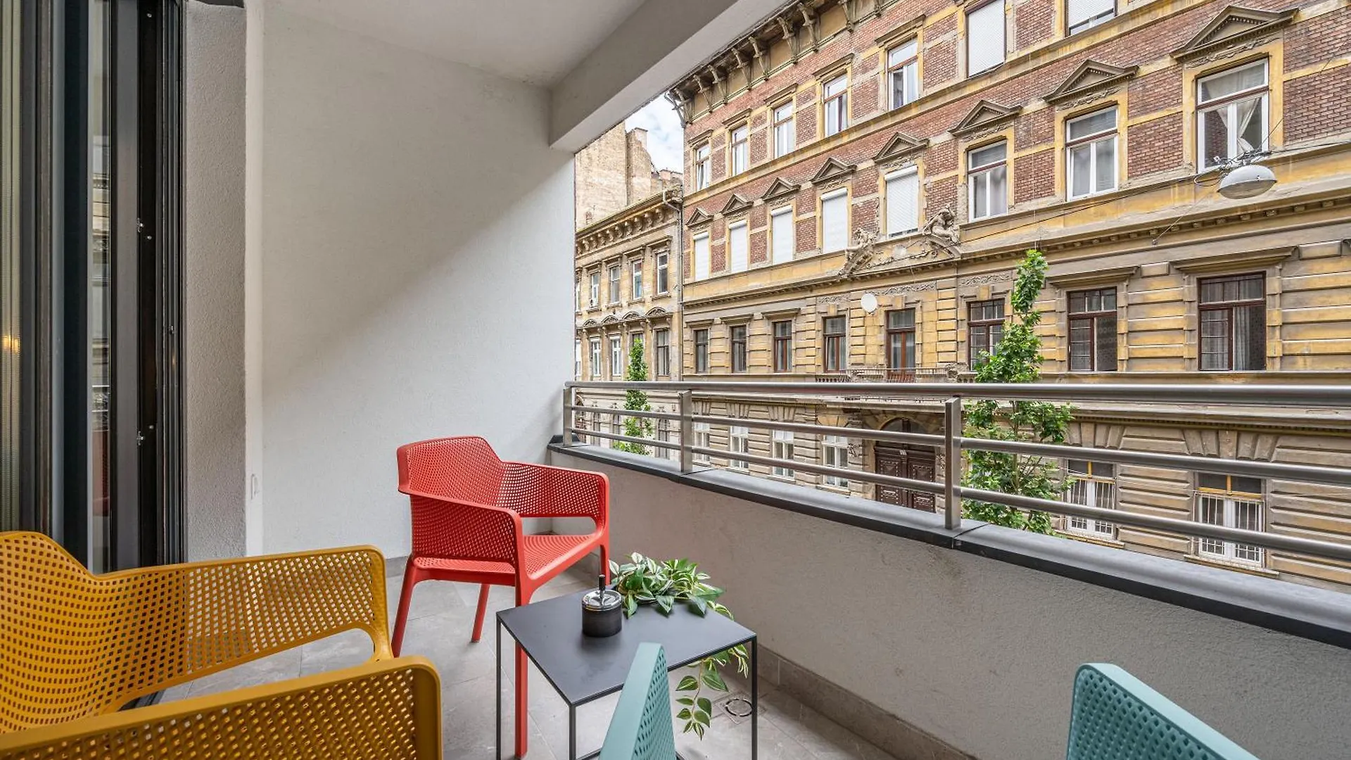 Appartamento 3 Bedroom Condo W Garage And Balcony Budapest