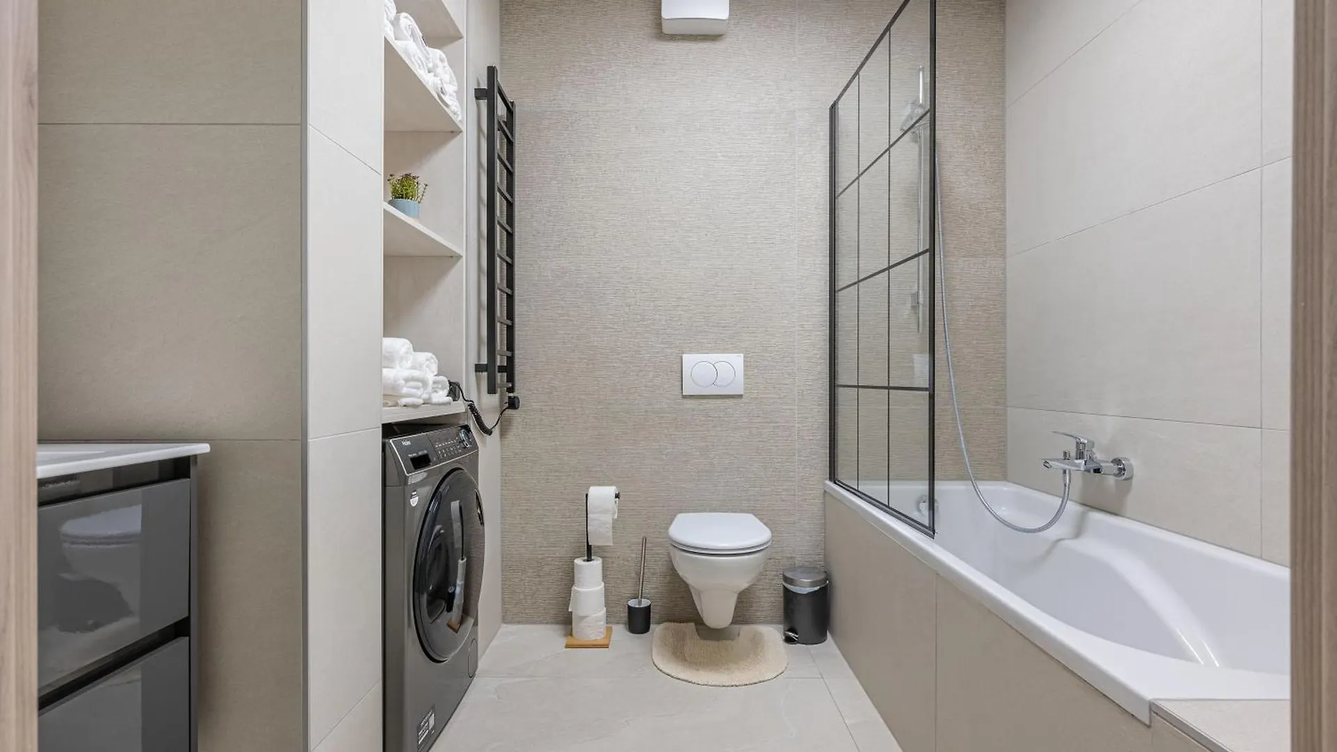 3 Bedroom Condo W Garage And Balcony Budapeşte Daire
